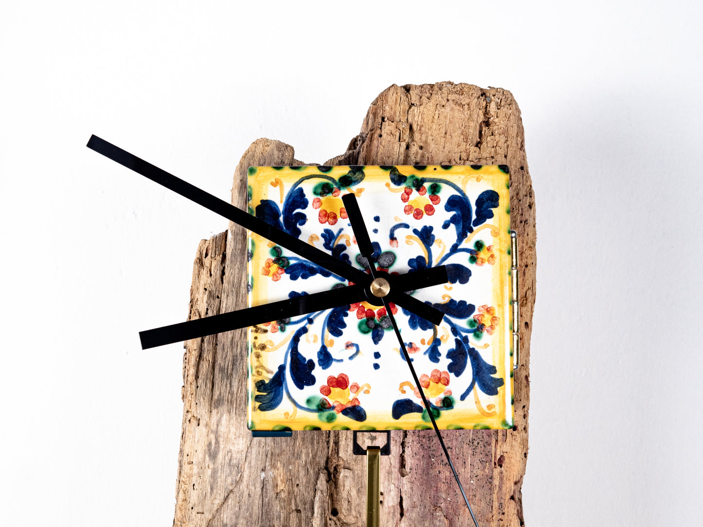 Prescia - driftwood pendulum clock