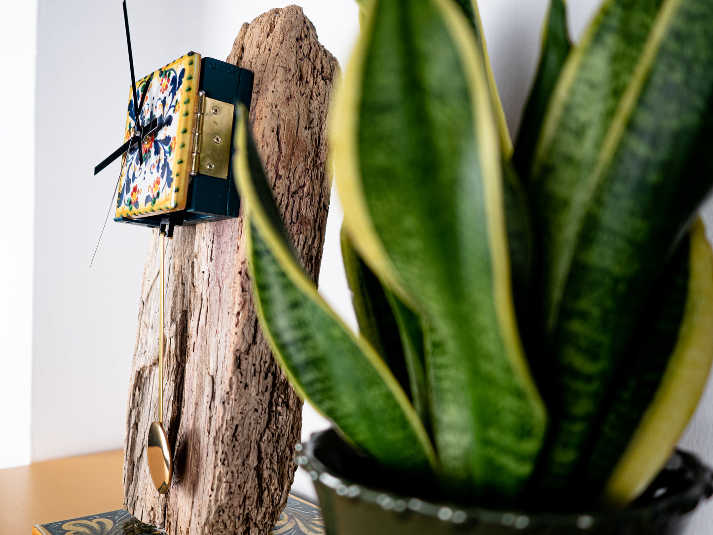 Prescia - driftwood pendulum clock