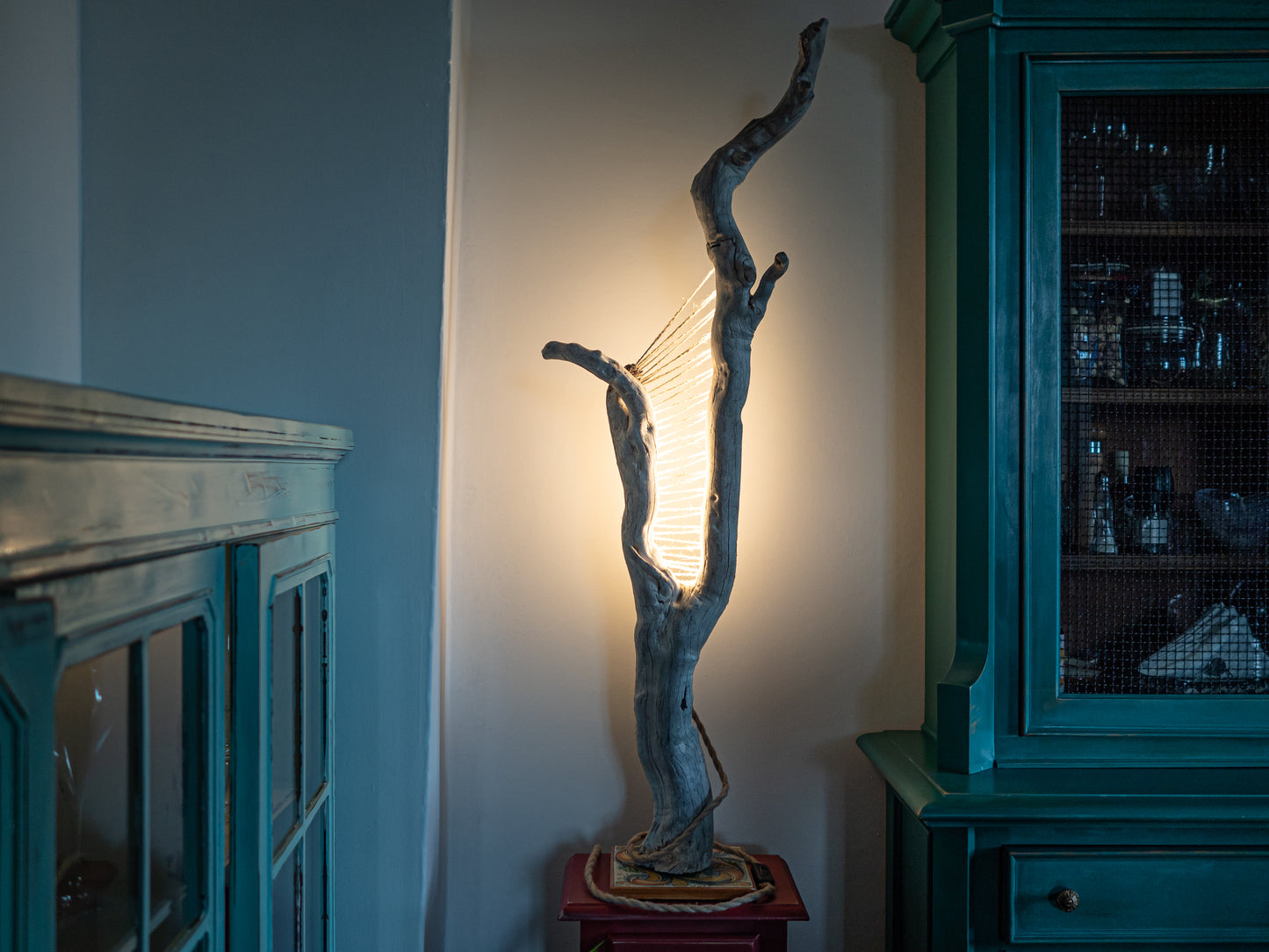 Vossia - driftwood rope lamp with ceramic