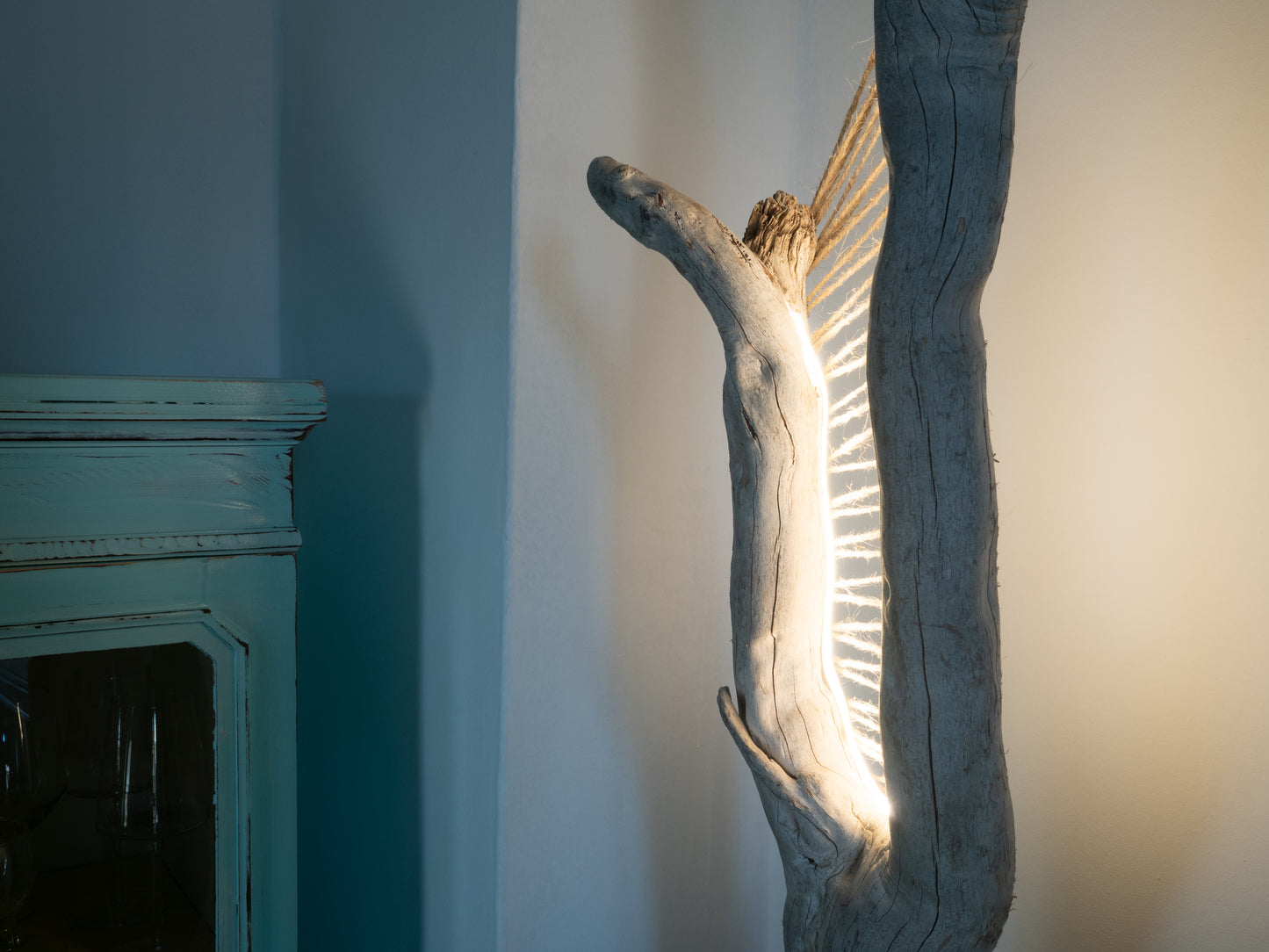 Vossia - driftwood rope lamp with ceramic