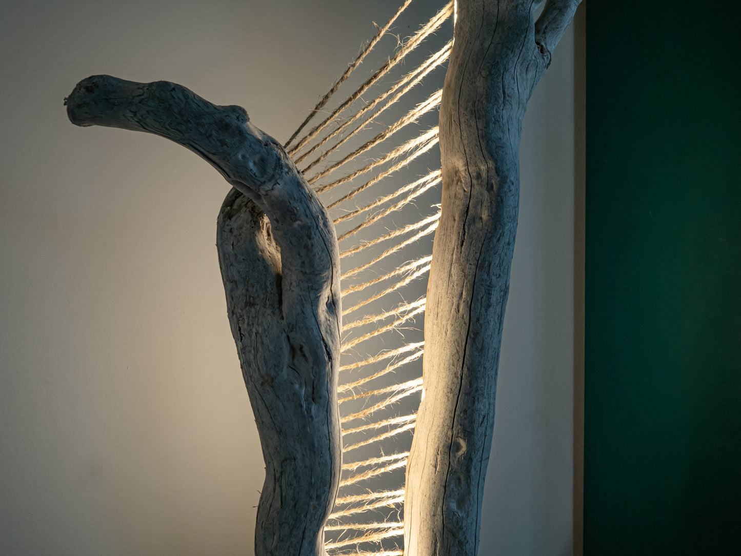 Vossia - driftwood rope lamp with ceramic