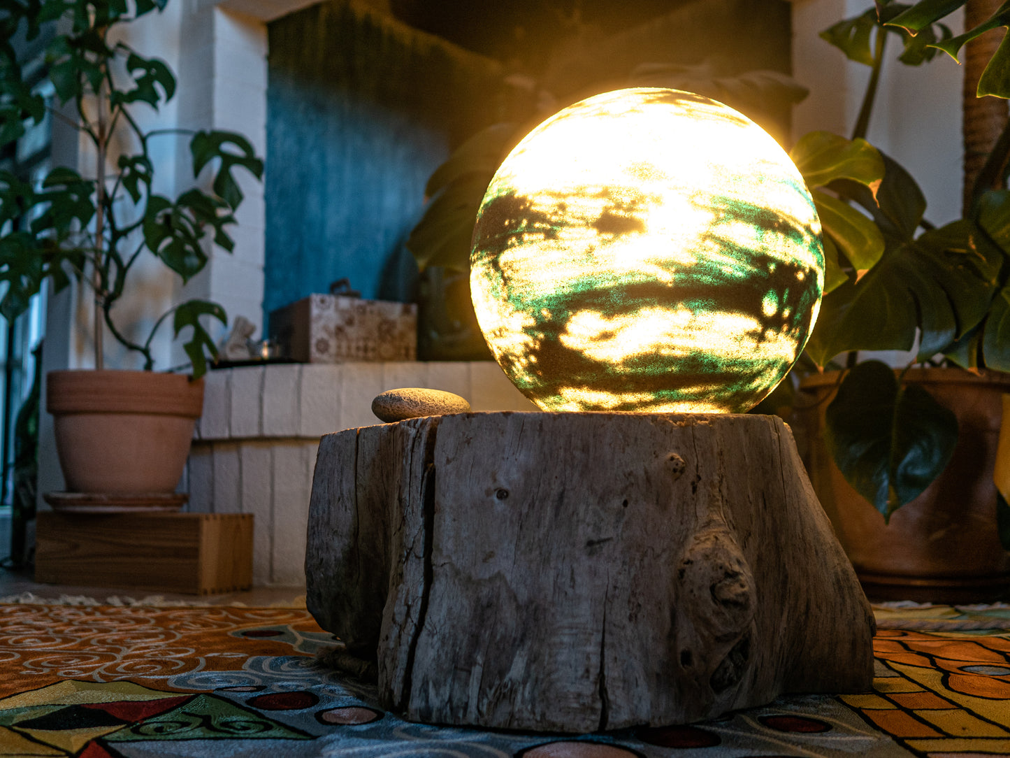 Munnu - driftwood moon lamp