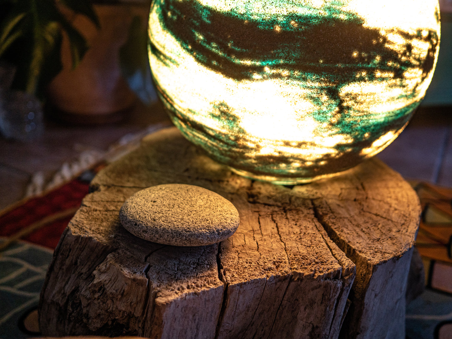 Munnu - driftwood moon lamp