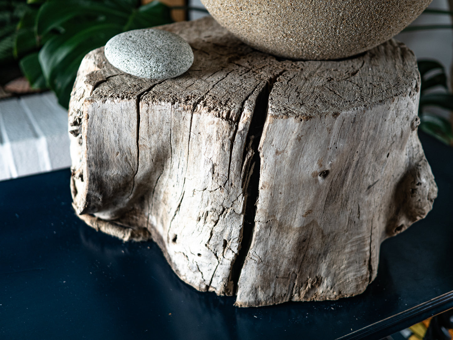 Munnu - driftwood moon lamp